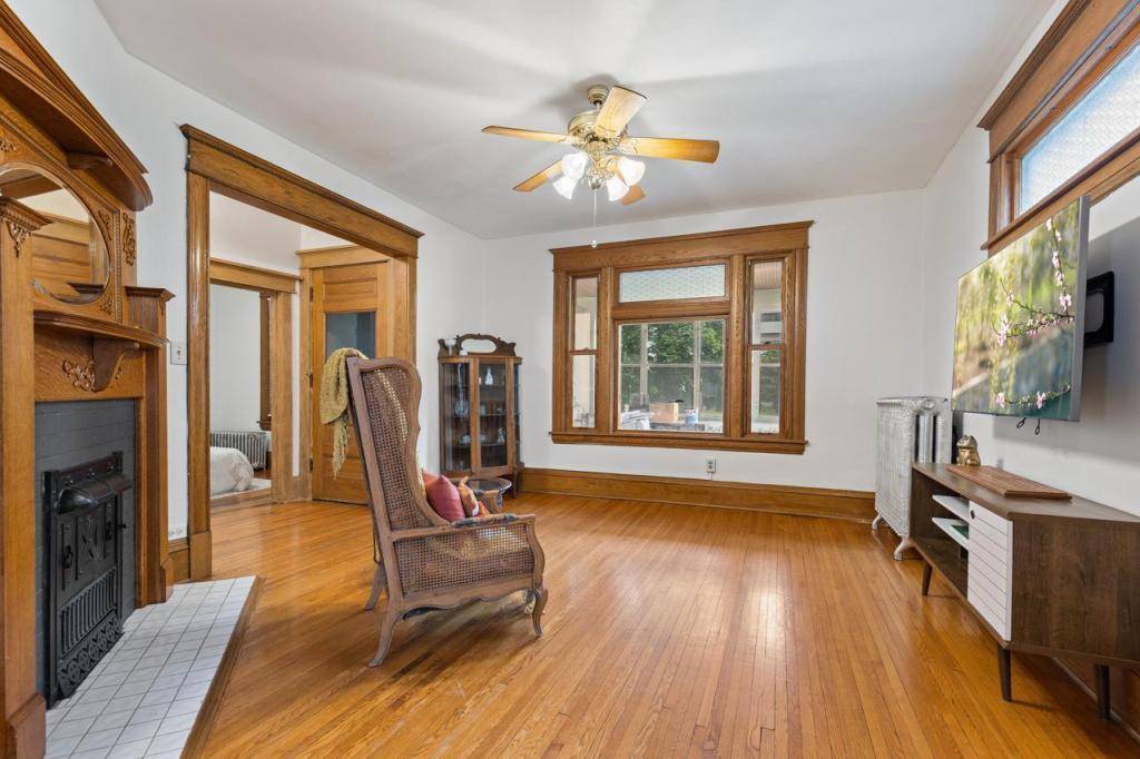 1122 Marshall AVE, Saint Paul, MN 55104
