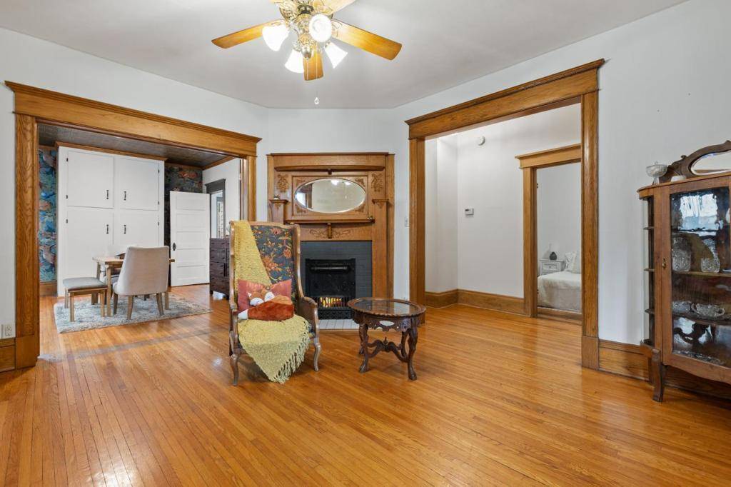 1122 Marshall AVE, Saint Paul, MN 55104