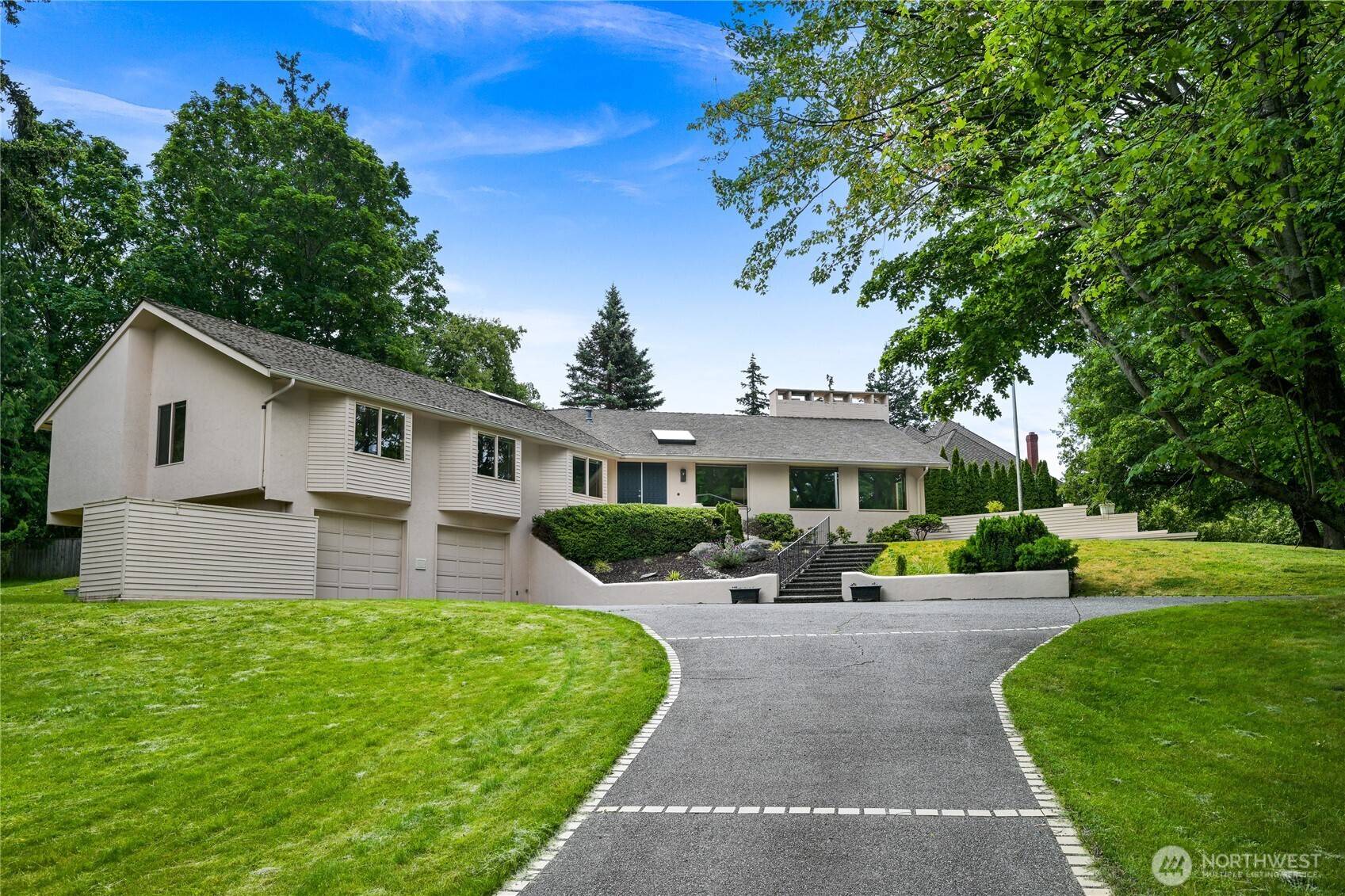 208 Hawthorn RD, Bellingham, WA 98225