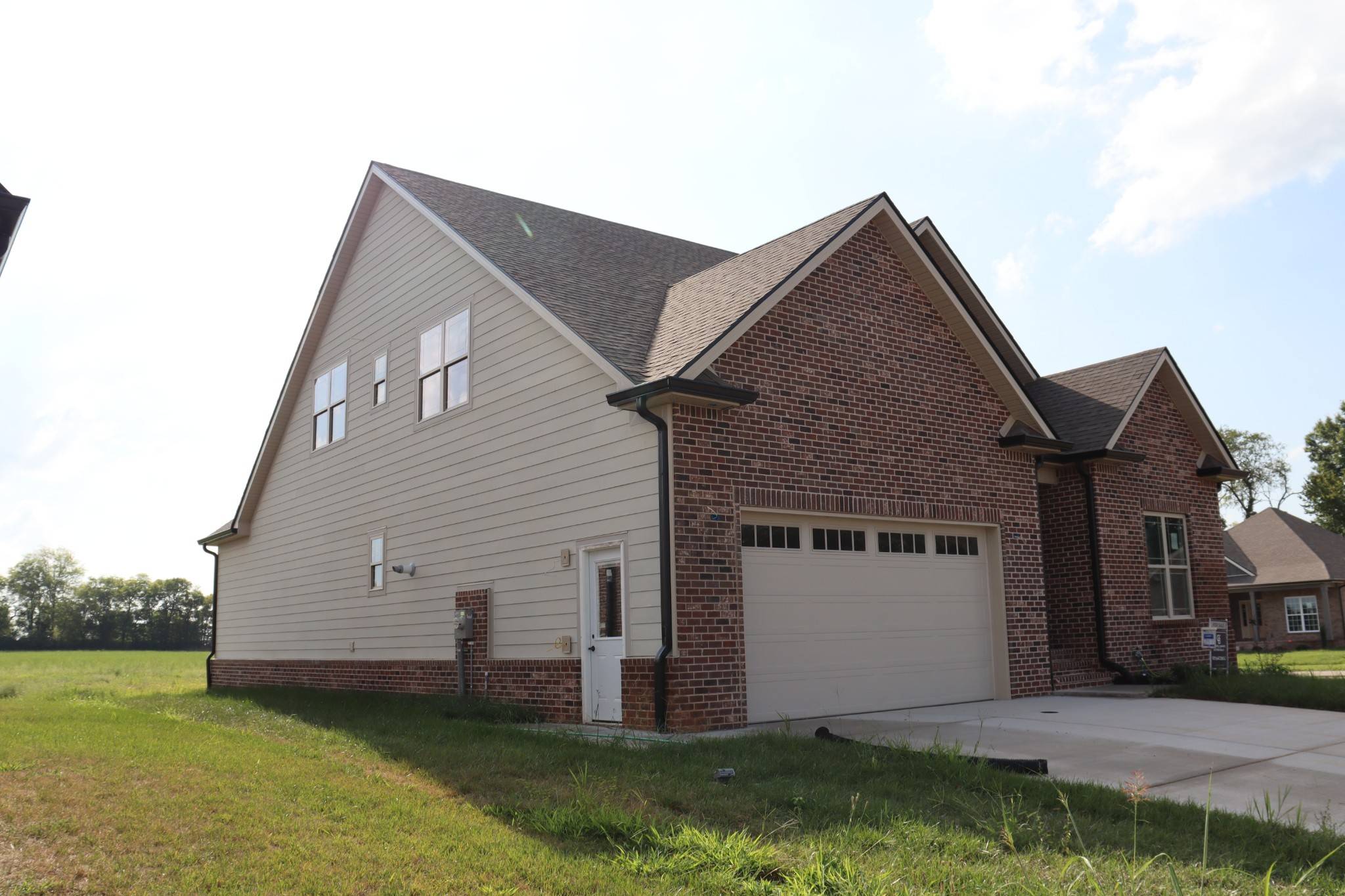 201 Harvest Moon Dr, Clarksville, TN 37043