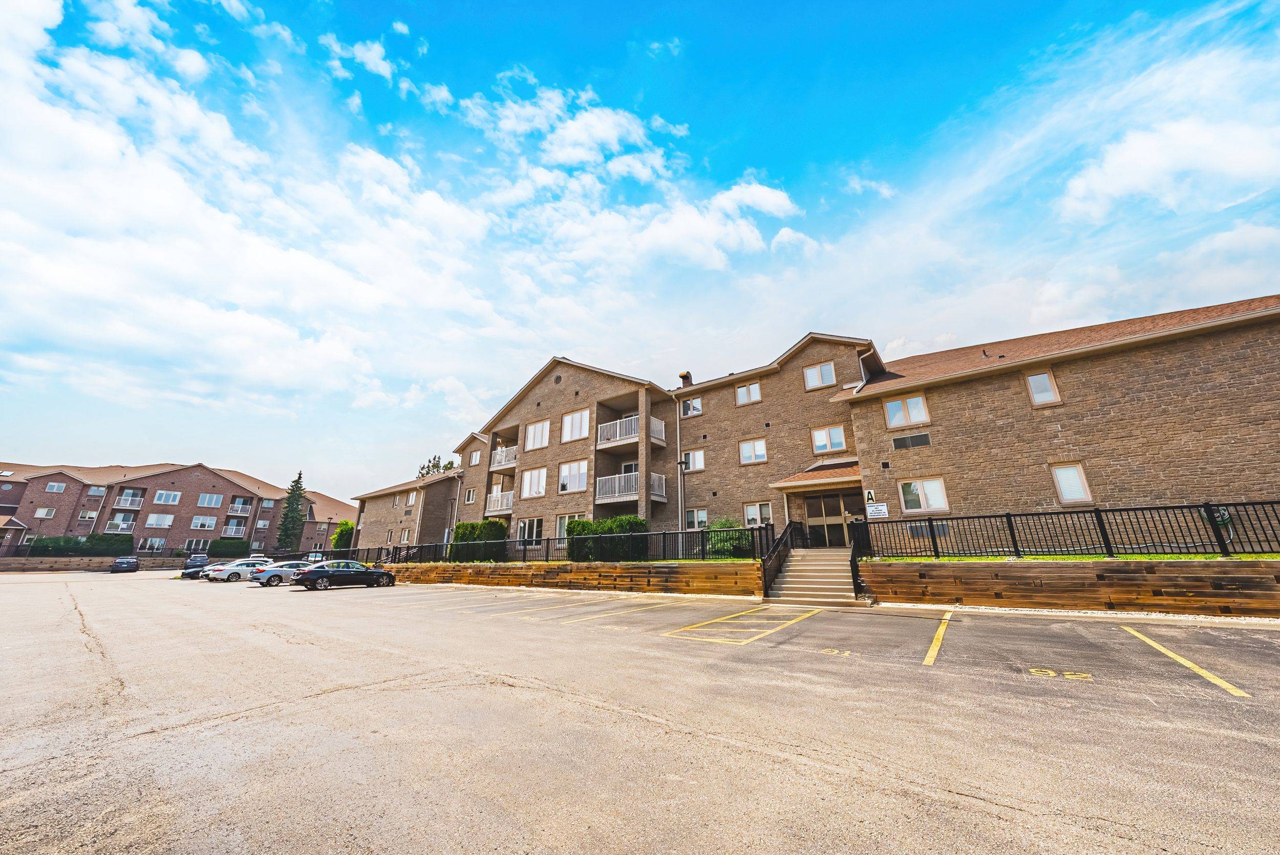 3050 Pinemeadow DR #6, Burlington, ON L7M 3X5