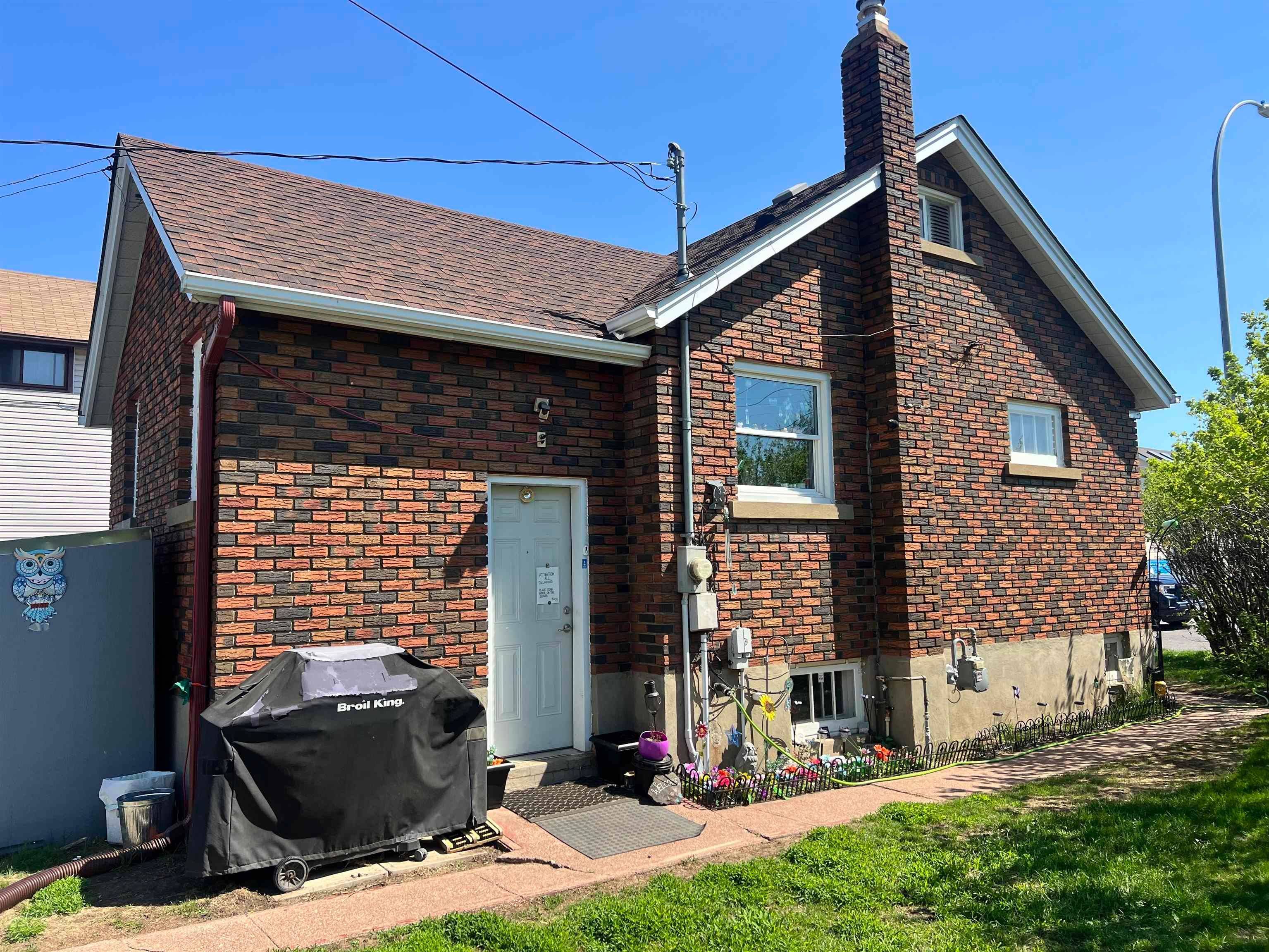 715 May ST N, Thunder Bay, ON P7C 3S1