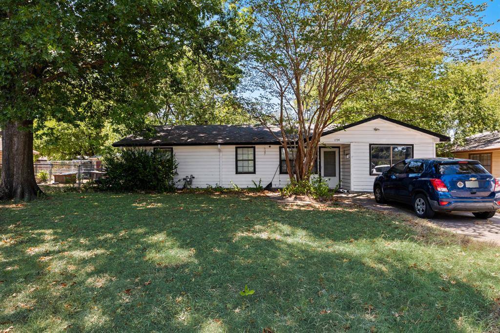 1704 S Clay Street, Kaufman, TX 75142