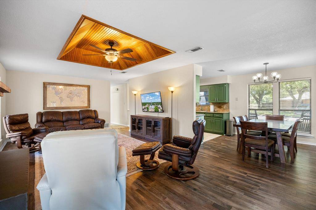 111 Wheeler Street, Glen Rose, TX 76043