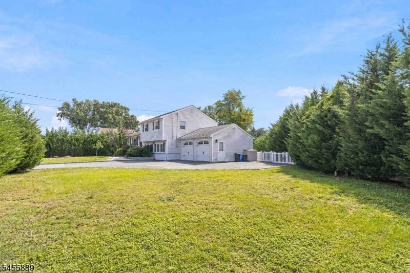 112 Sand Rd, Fairfield Twp., NJ 07004