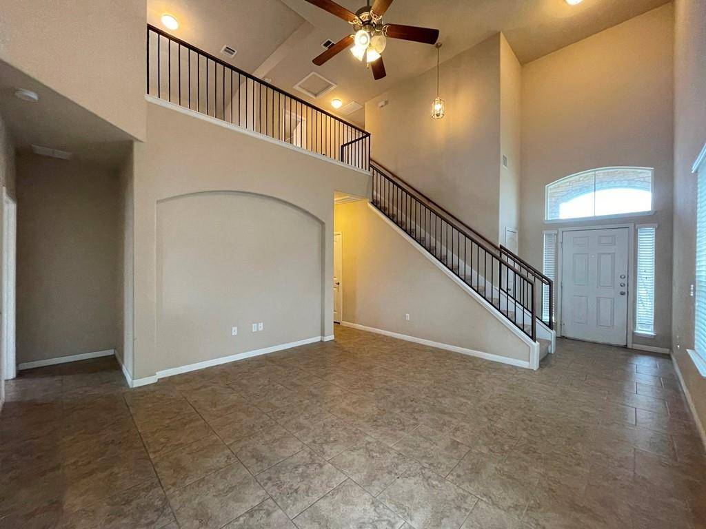 120 Kingfisher LN, Kyle, TX 78640
