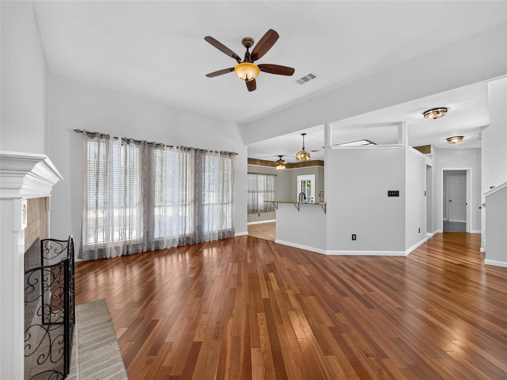 202 Spotted Fawn DR, Hutto, TX 78634