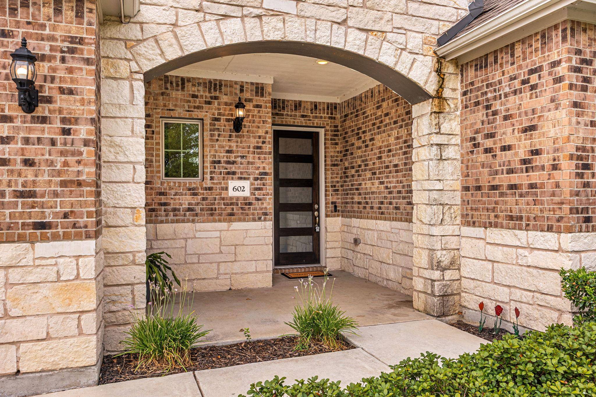 602 Pulitzer DR, Hutto, TX 78634