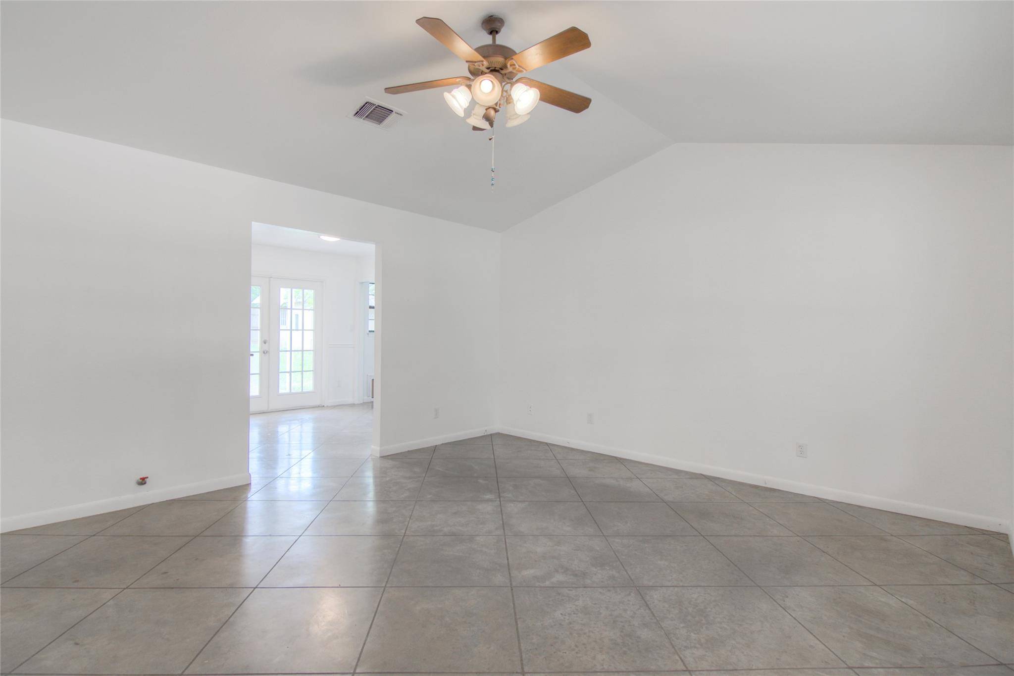 1400 Lazy Creek LN, Blanco, TX 78606