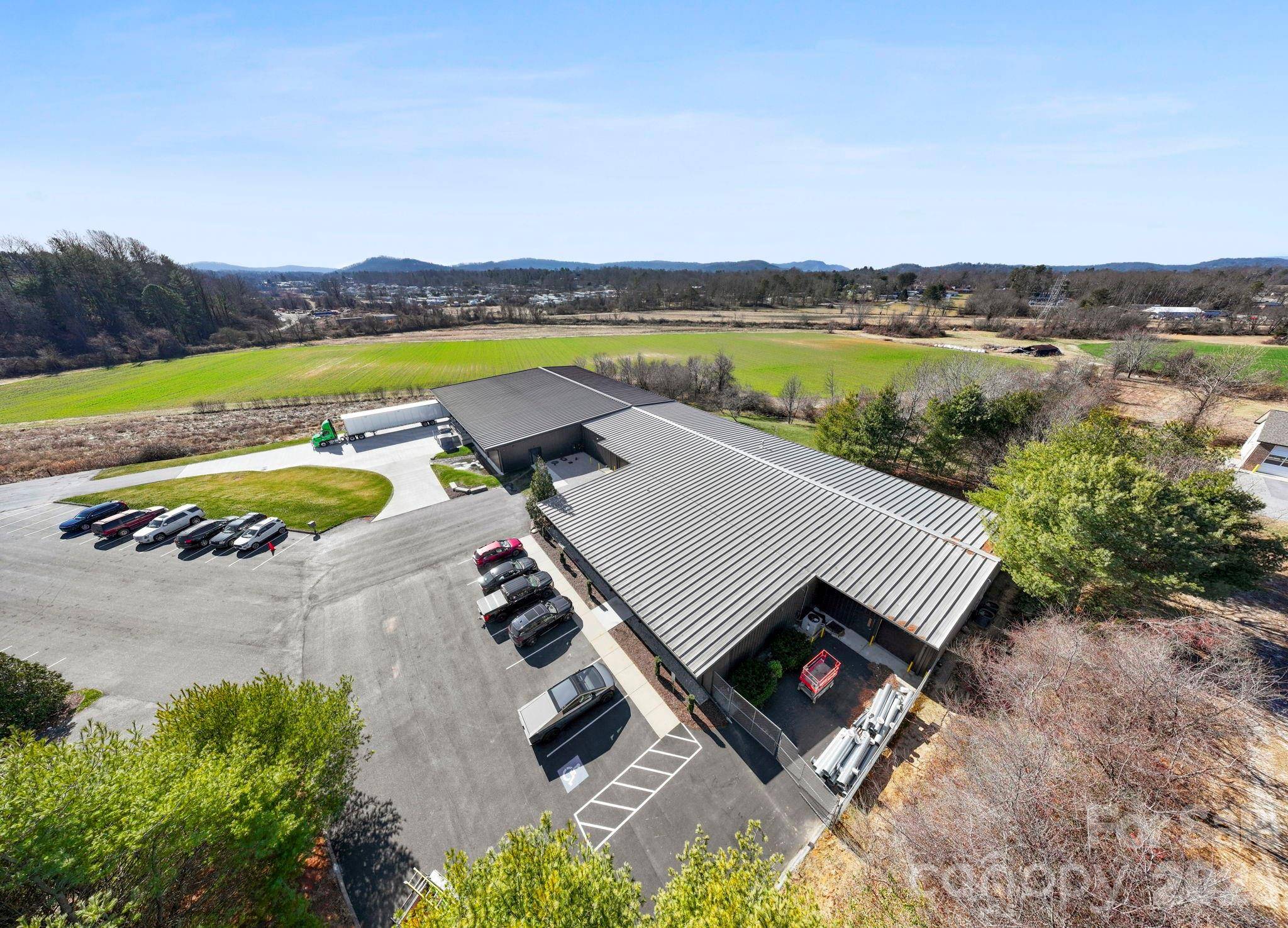 110 Commercial BLVD, Flat Rock, NC 28731