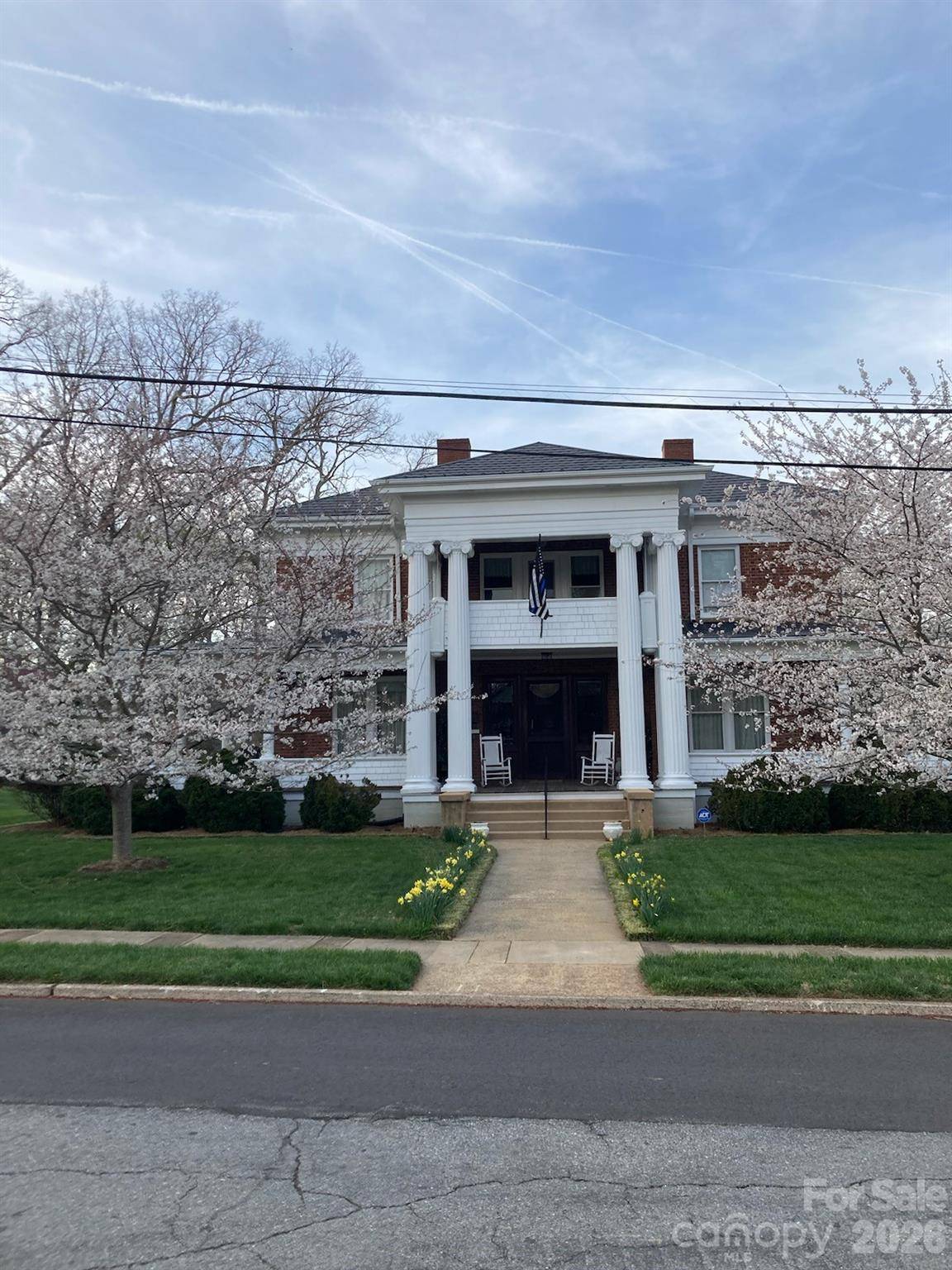 418 W Main ST, Elkin, NC 28621