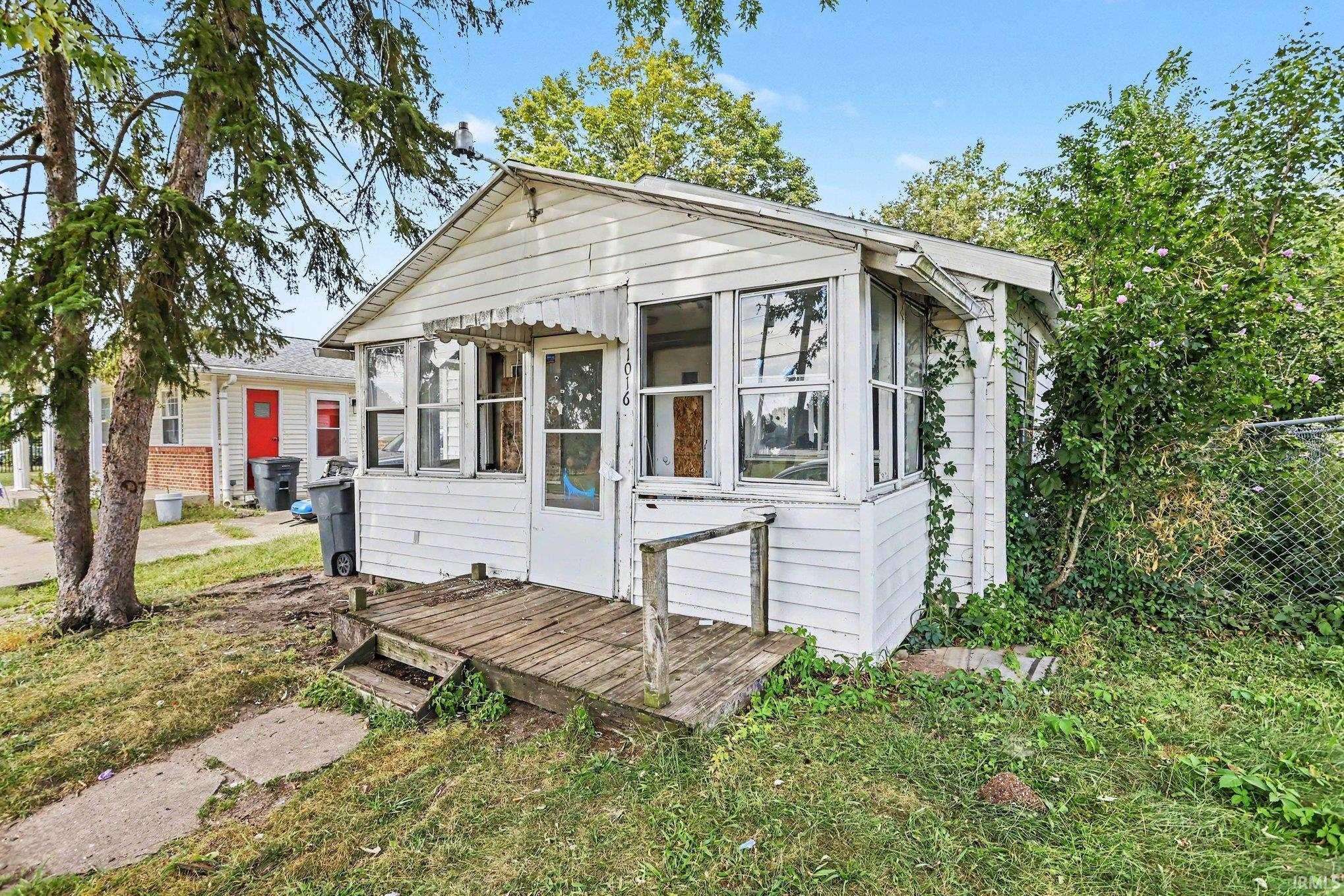 1016 Duey AVE, South Bend, IN 46617