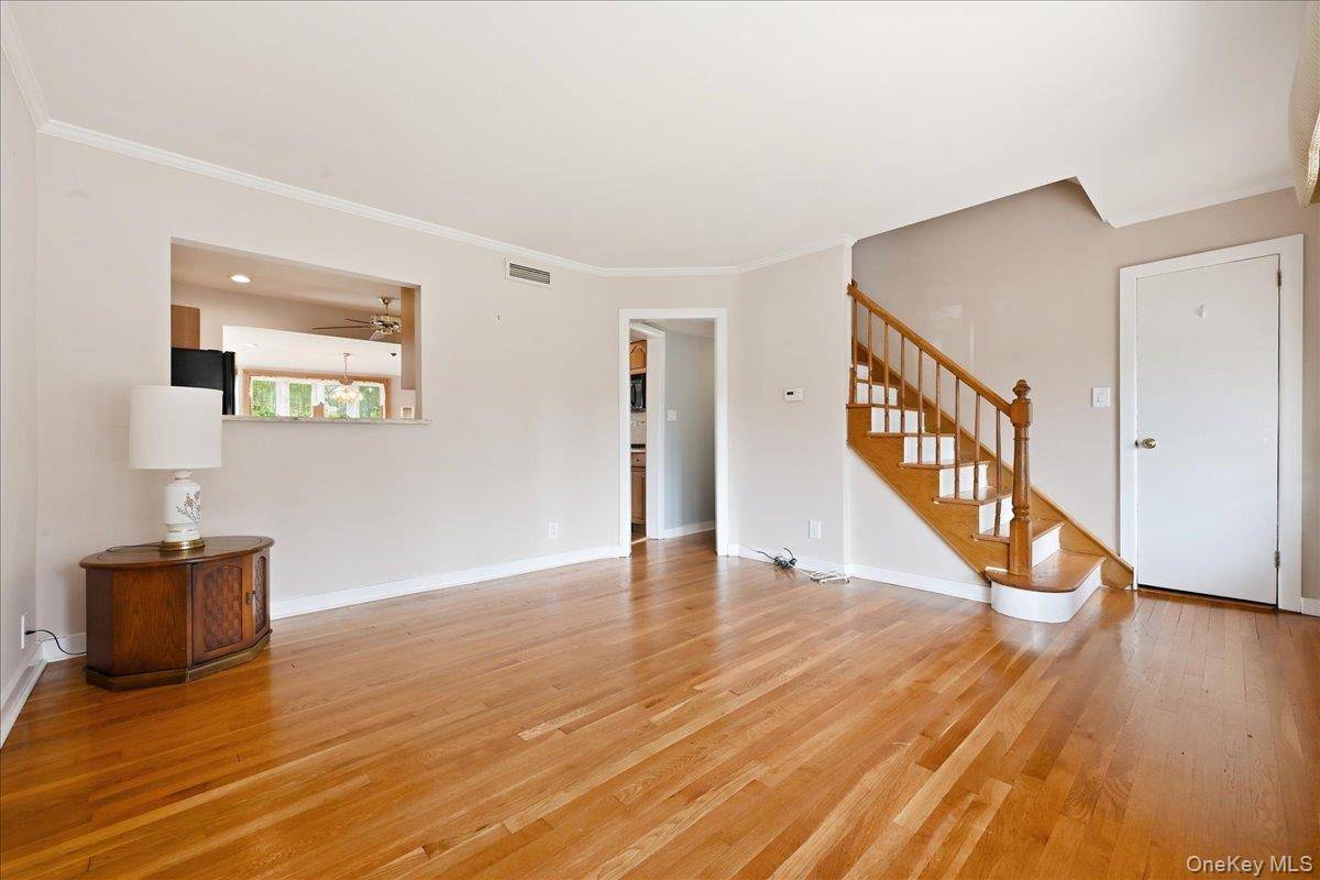 303 Caroline AVE, Garden City South, NY 11530