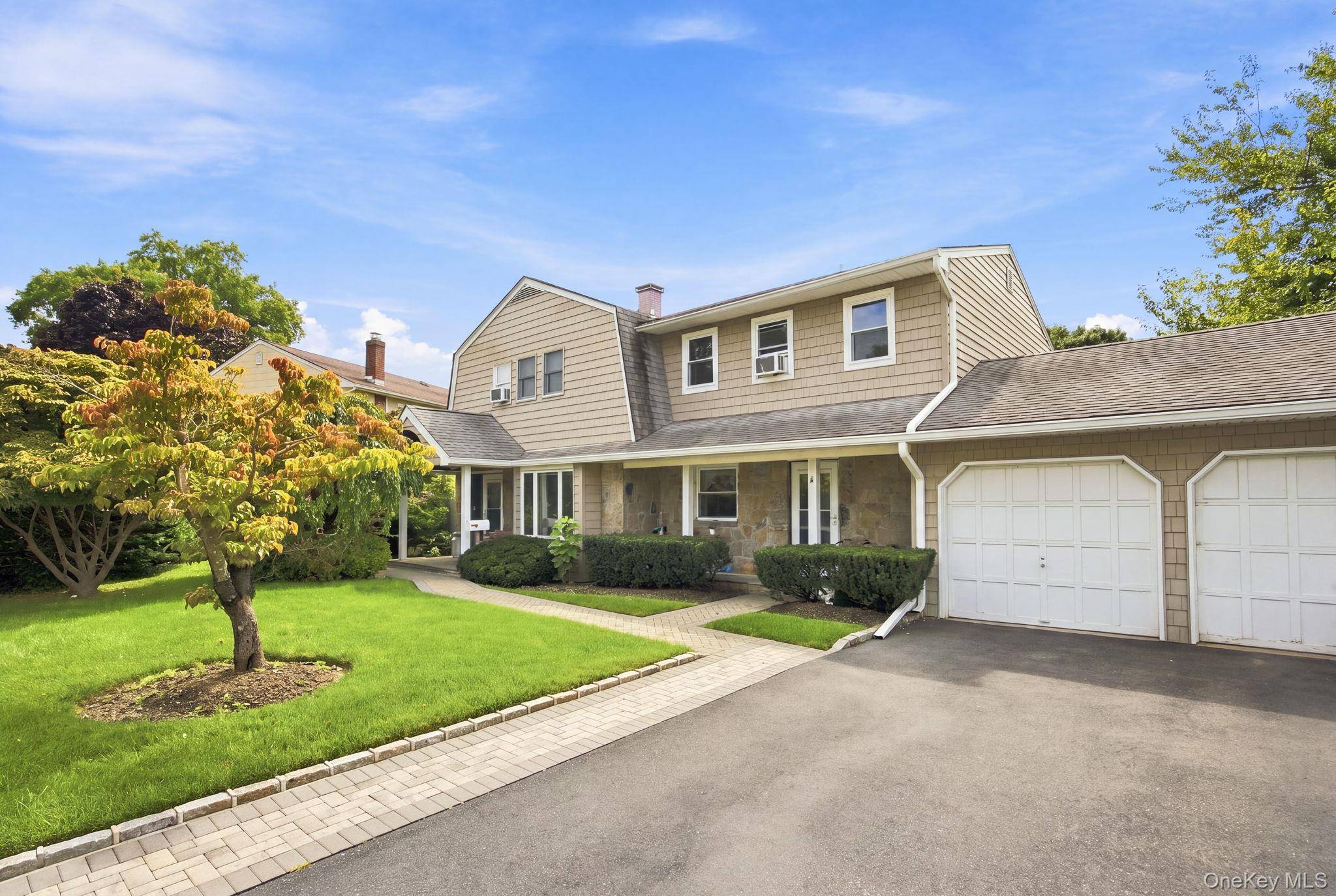 5 Conway CT, Glen Cove, NY 11542