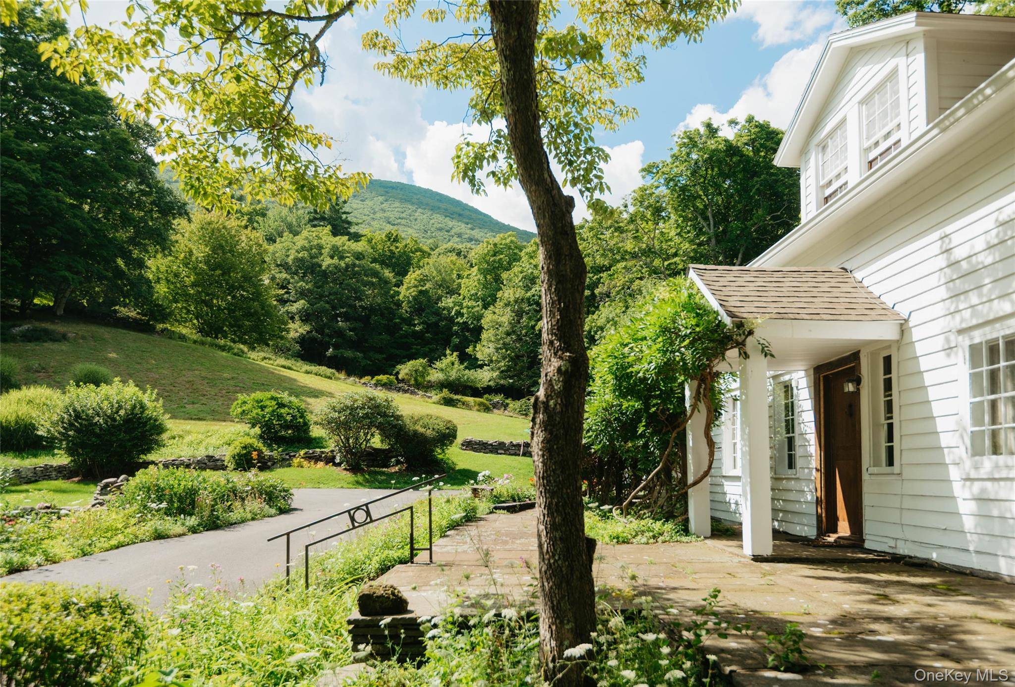 190 Lewis Hollow RD, Woodstock, NY 12498
