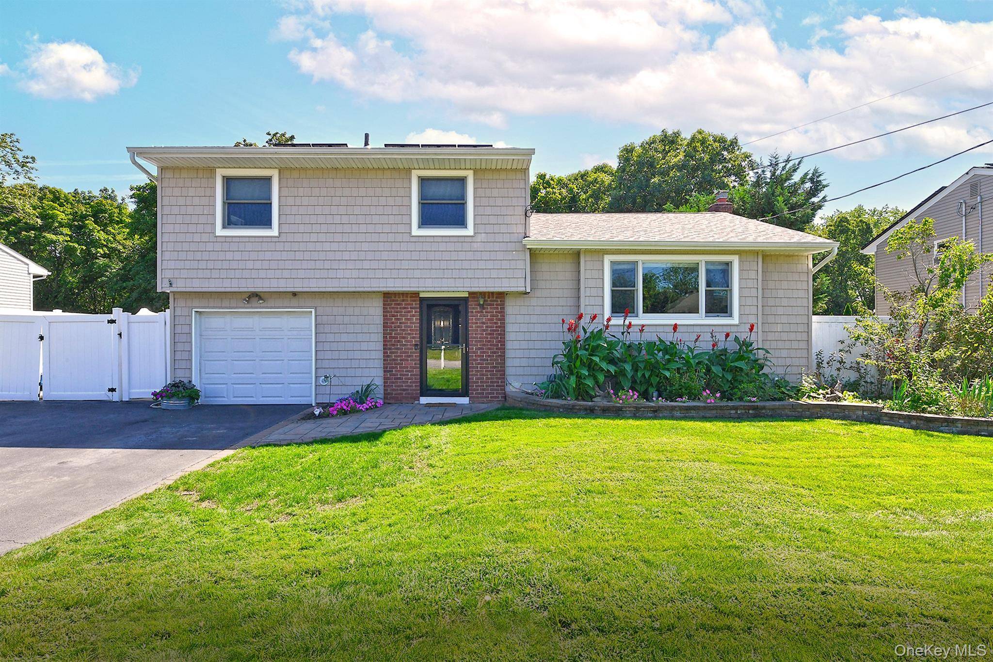 21 Campo AVE, Selden, NY 11784