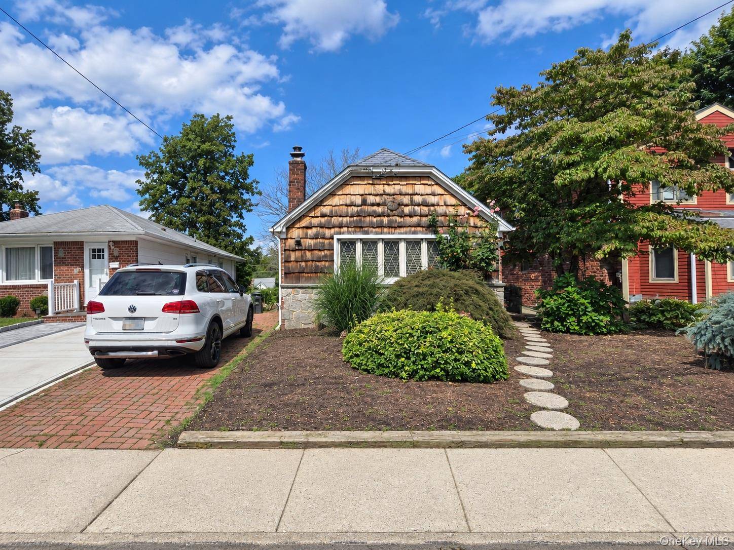 37 Marino AVE, Port Washington, NY 11050