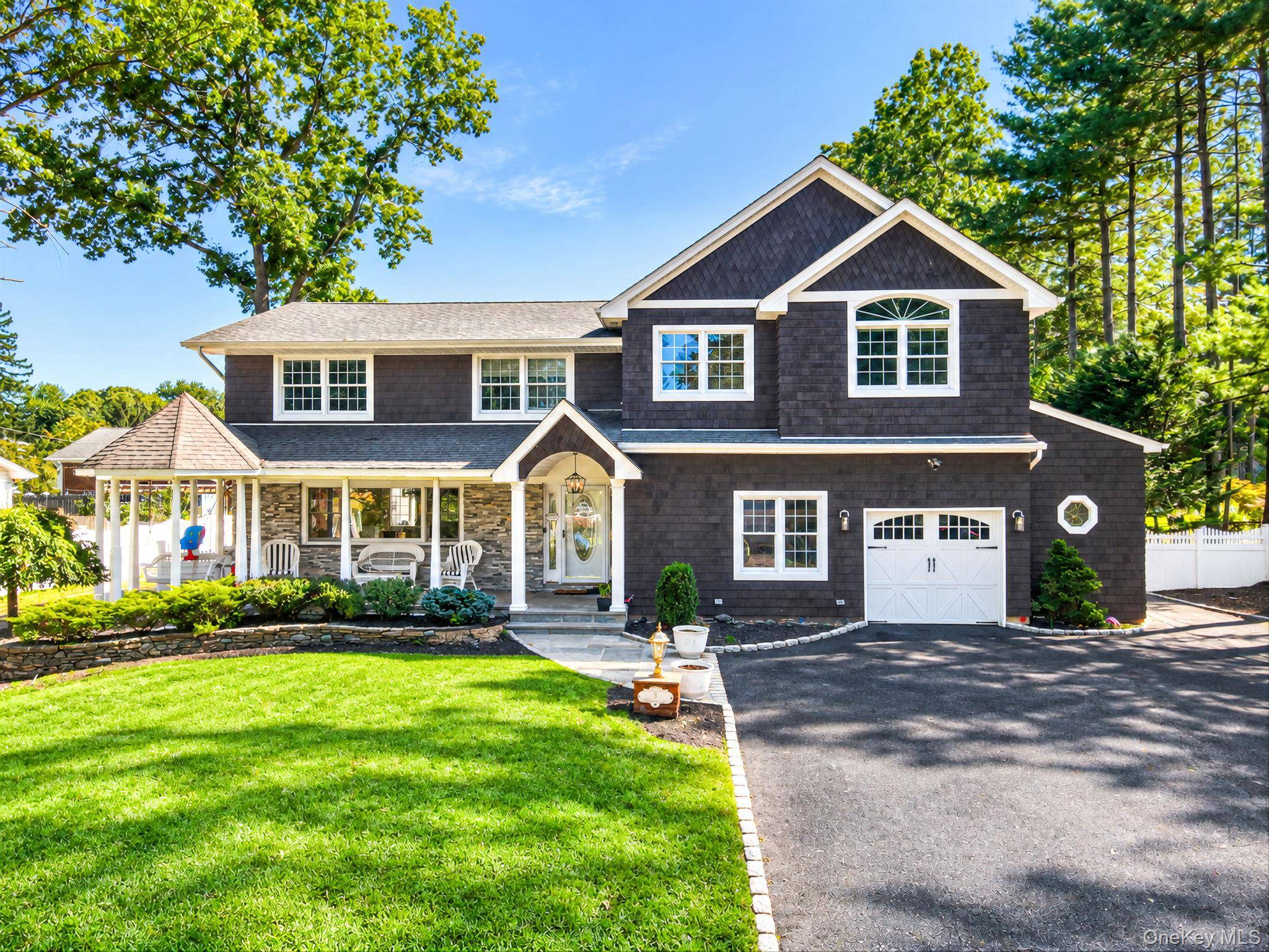 3 Saggese LN, Nesconset, NY 11767