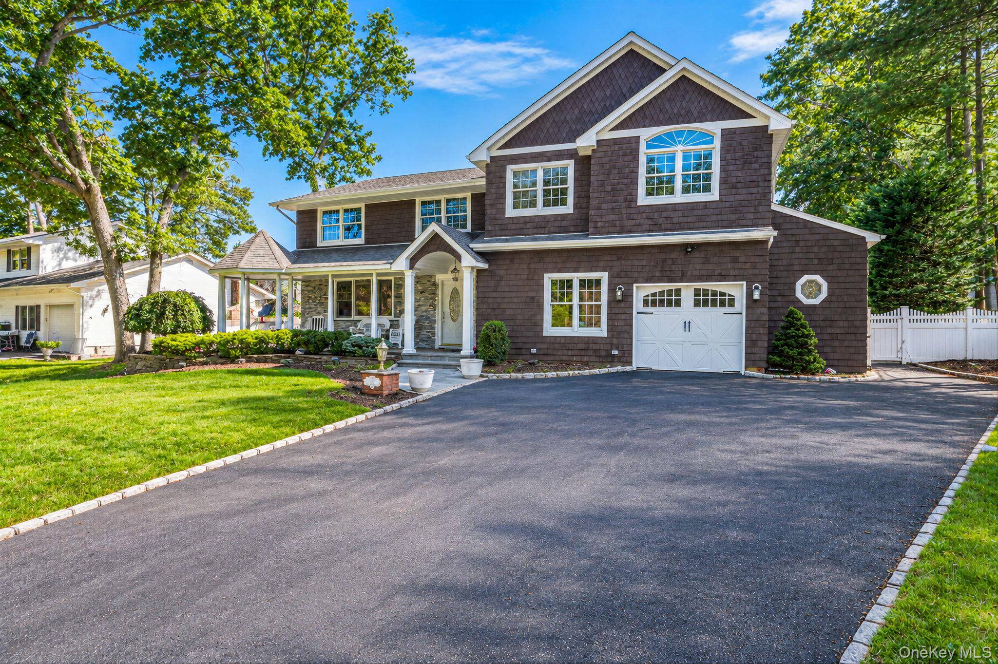 3 Saggese LN, Nesconset, NY 11767