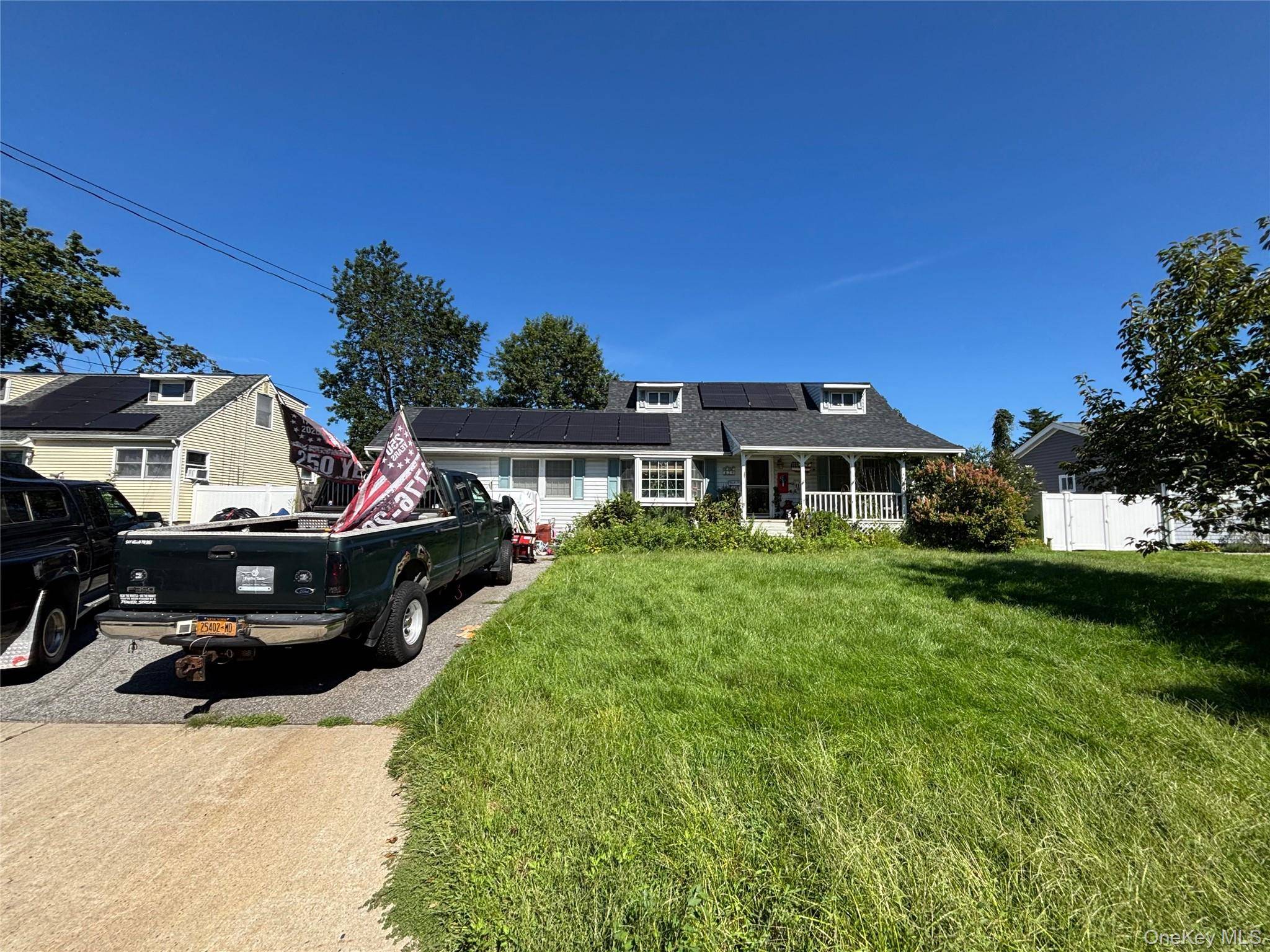 29 Hileen DR, Kings Park, NY 11754