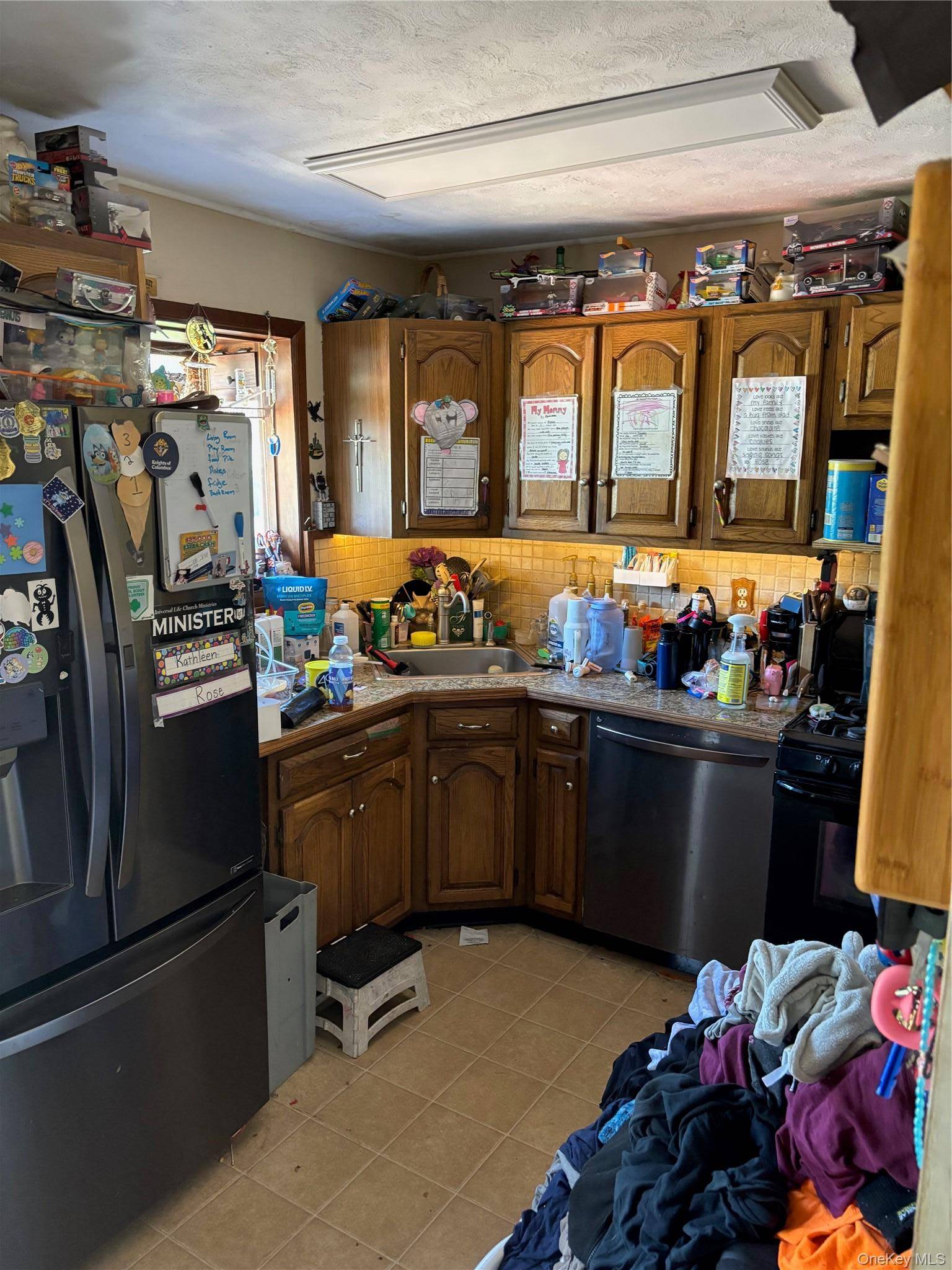 29 Hileen DR, Kings Park, NY 11754