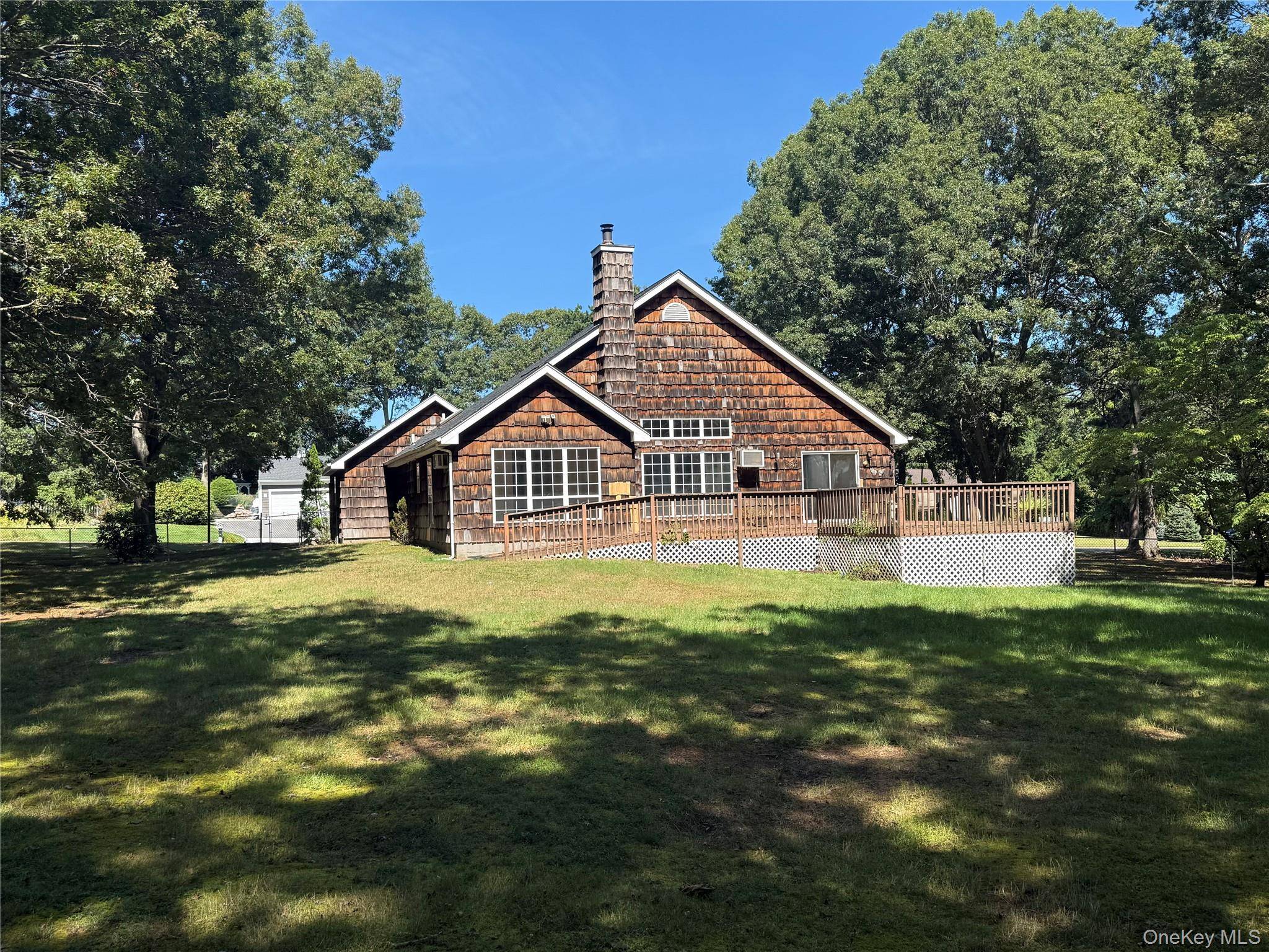 4 Thunderbird CT, Shoreham, NY 11786