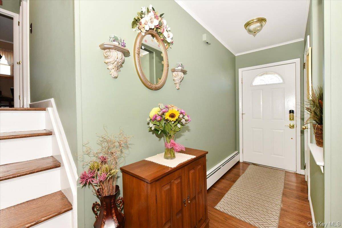 283 W Gates AVE, Lindenhurst, NY 11757