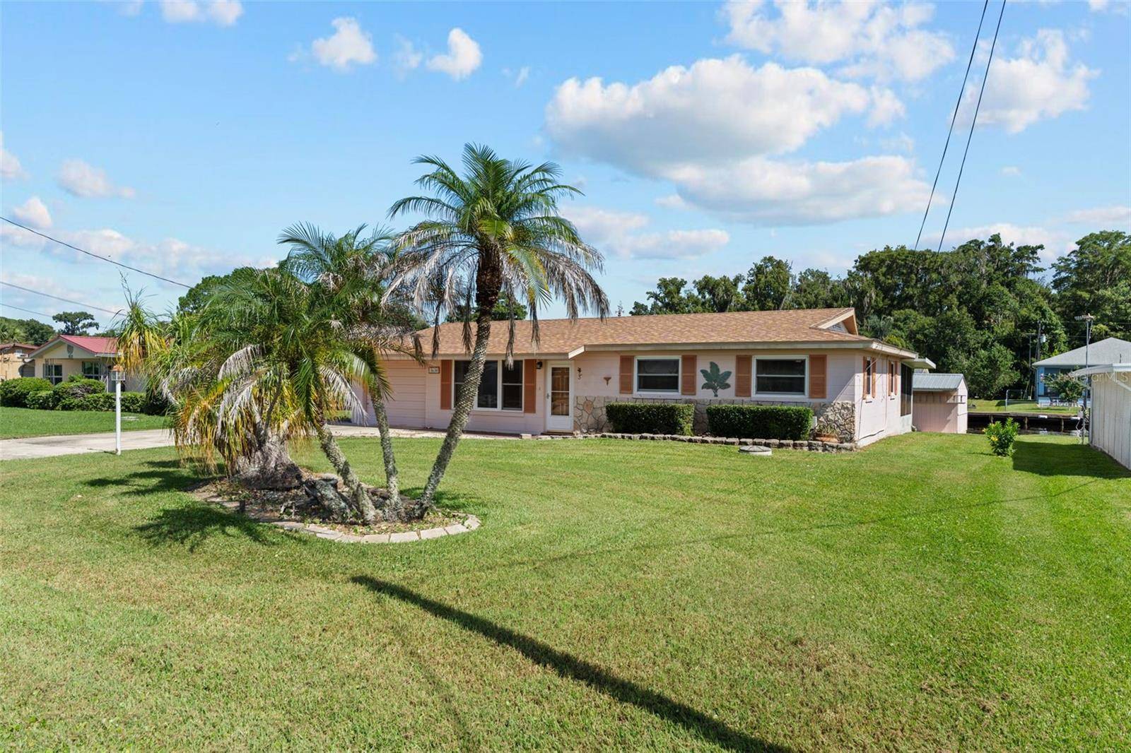 1630 PARADISE LN, Astor, FL 32102
