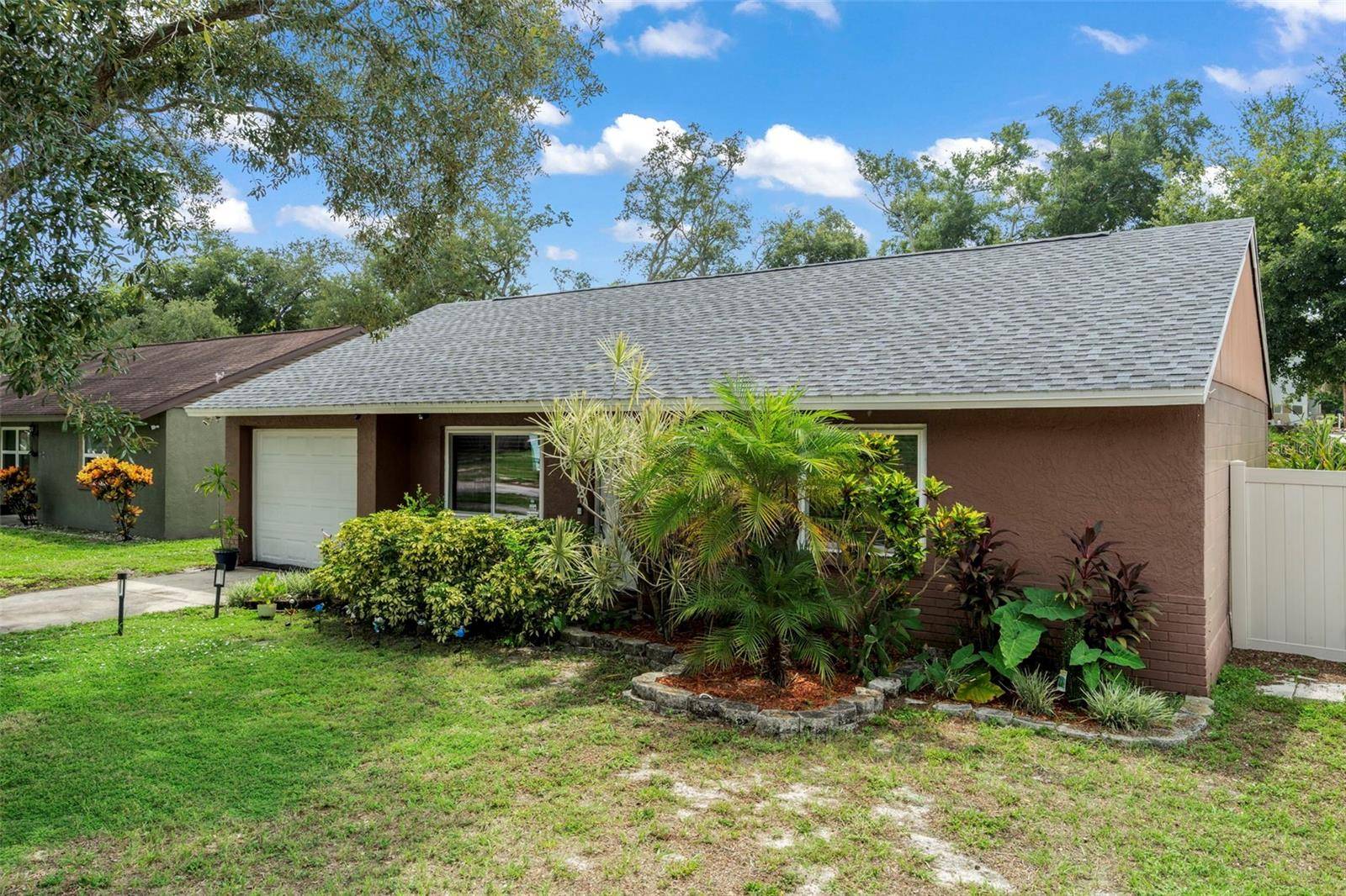 612 E SPRUCE ST, Tarpon Springs, FL 34689