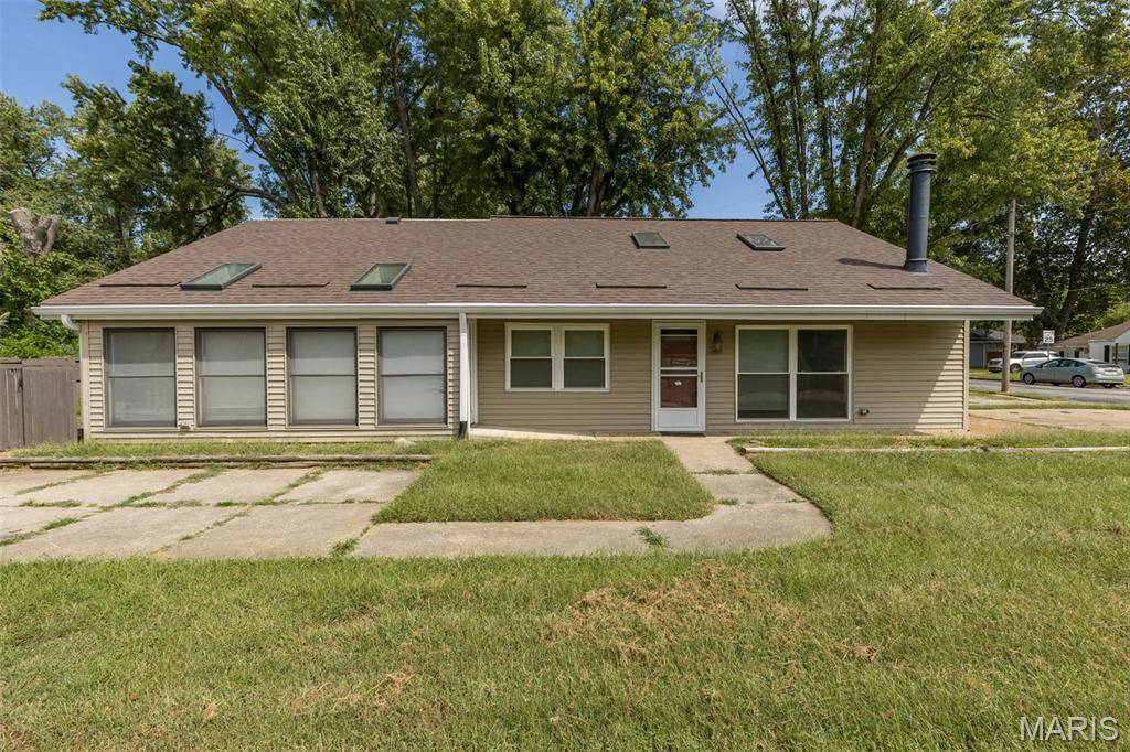 49 Marie DR, St Charles, MO 63301