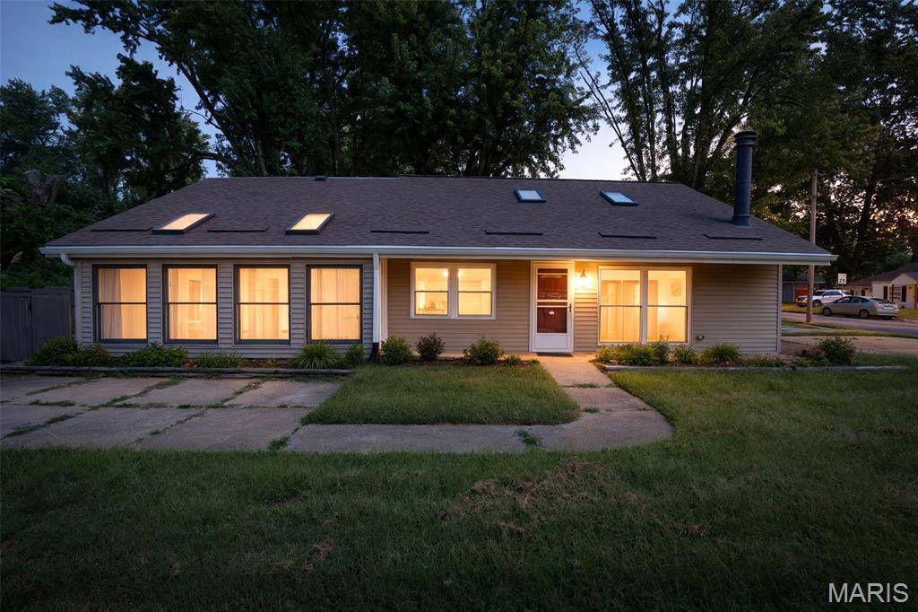49 Marie DR, St Charles, MO 63301
