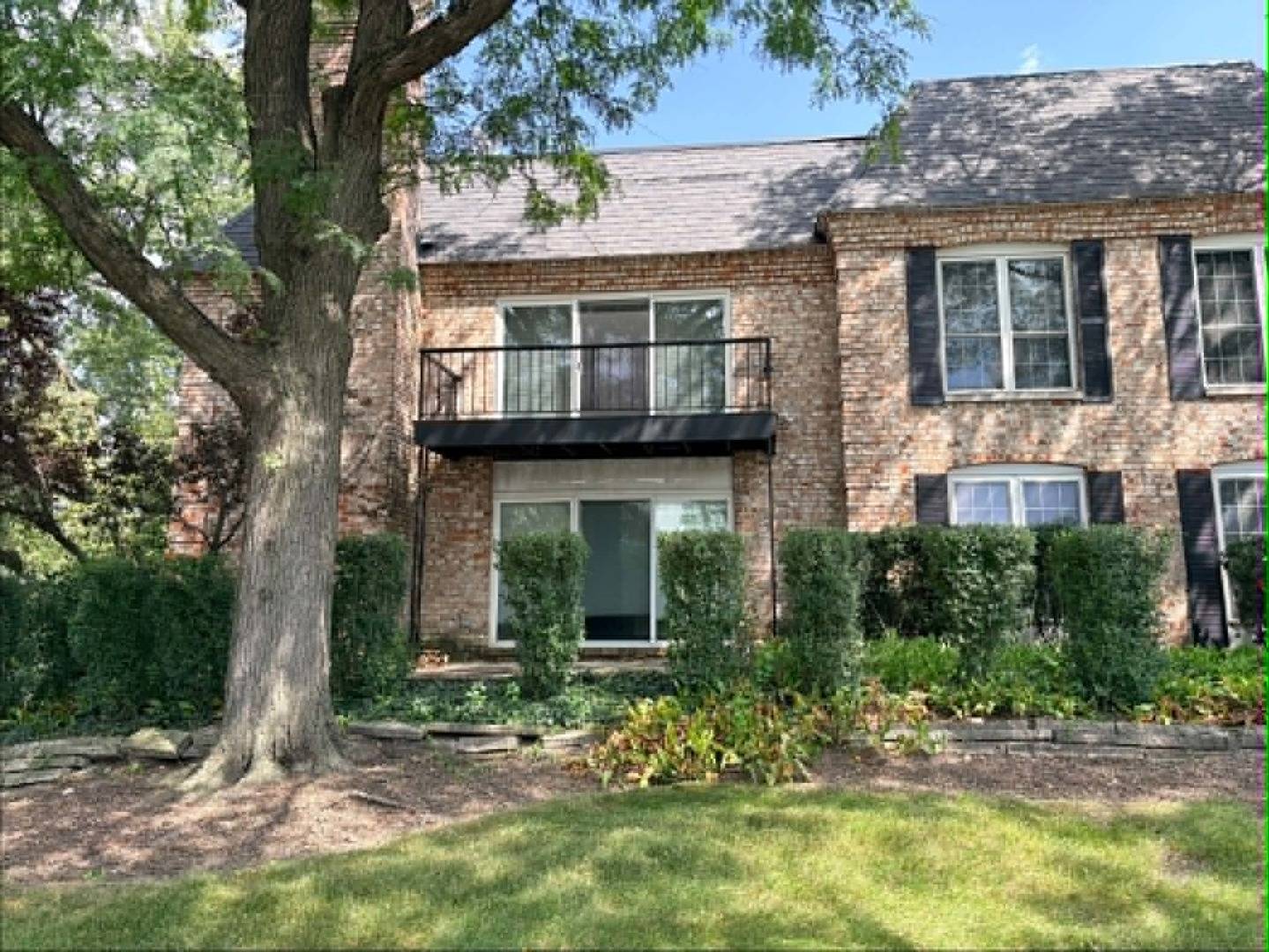 140 Carriage Way DR #C228, Burr Ridge, IL 60527