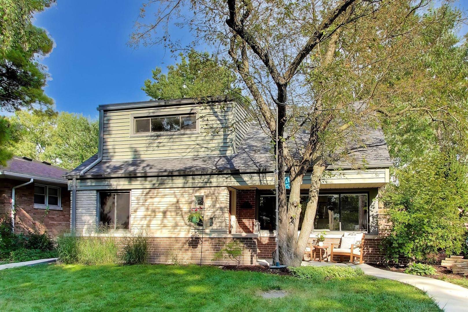 8835 Forestview RD, Evanston, IL 60203
