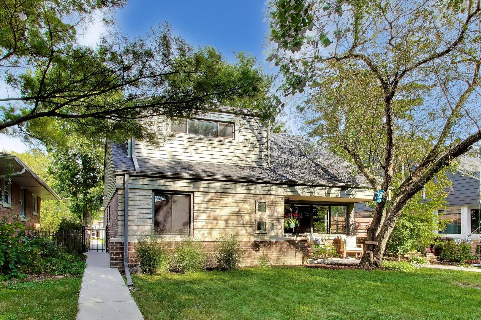 8835 Forestview RD, Evanston, IL 60203