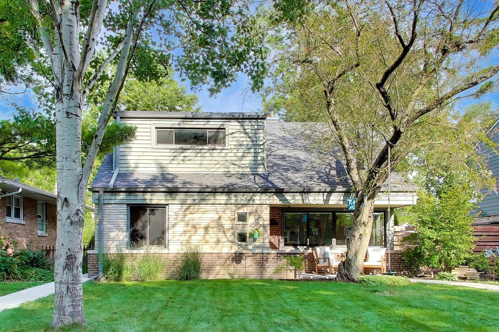 8835 Forestview RD, Evanston, IL 60203