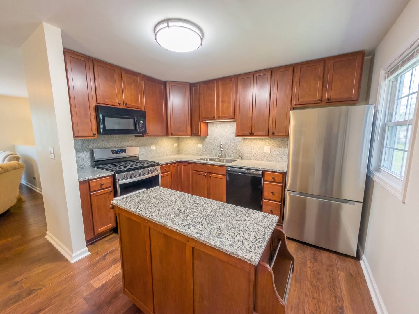 1429 N Green Meadows BLVD, Streamwood, IL 60107