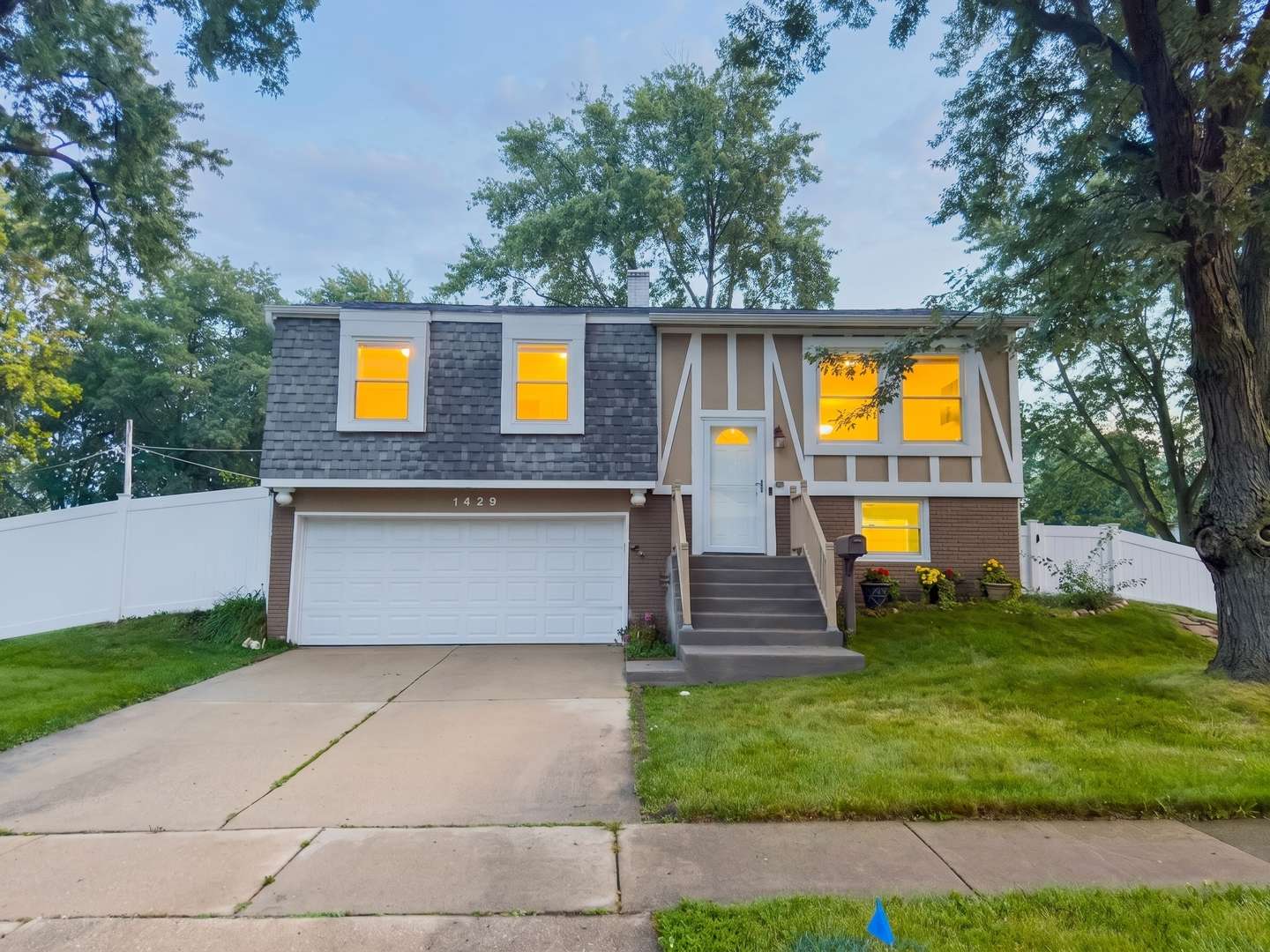 1429 N Green Meadows BLVD, Streamwood, IL 60107