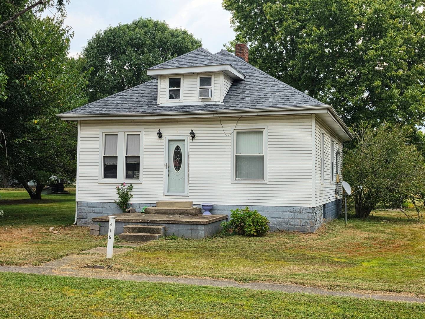 416 Perkins ST, Odin, IL 62870