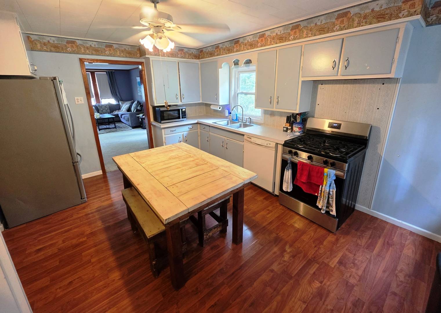 416 Perkins ST, Odin, IL 62870
