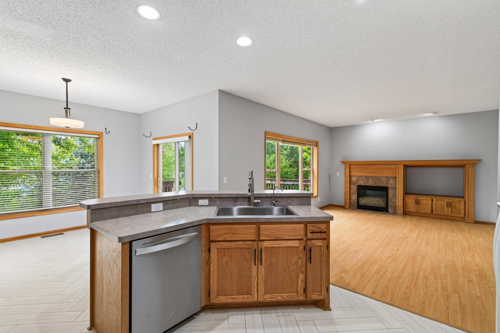 11219 22nd ST NE, Saint Michael, MN 55376