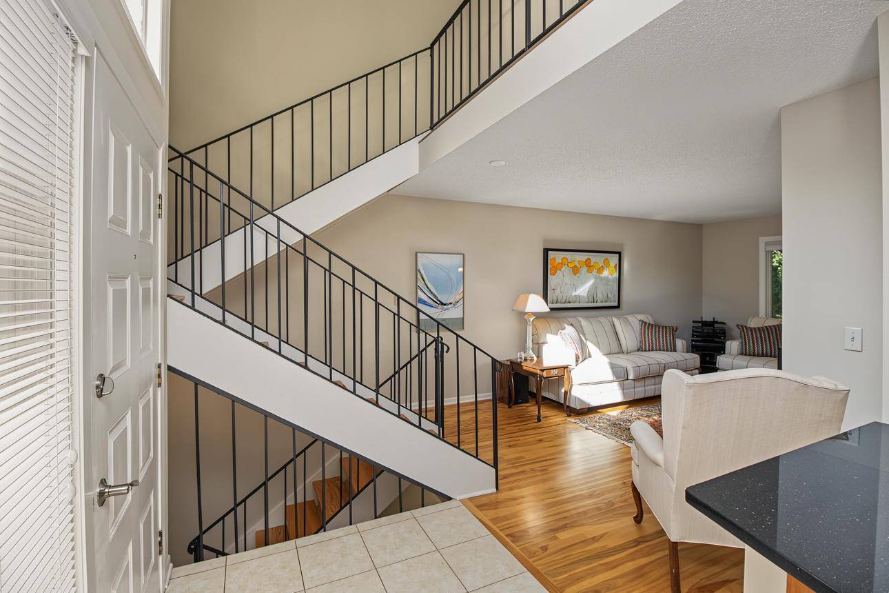 1182 Saint Clair AVE, Saint Paul, MN 55105