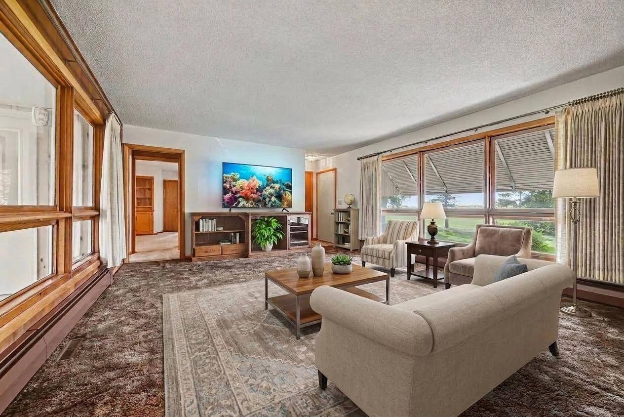 38267 Sisters LN, Montgomery, MN 56069