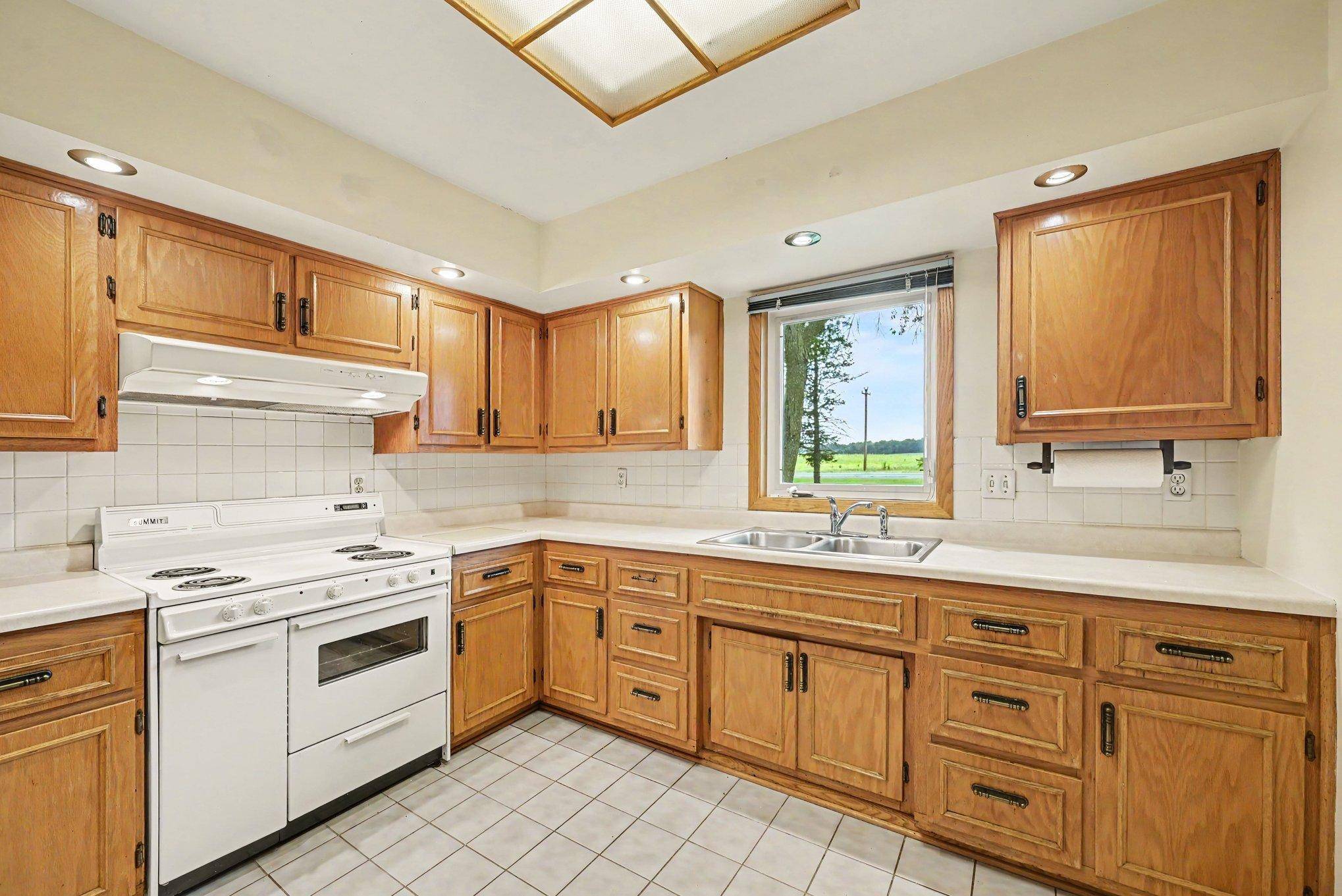 38267 Sisters LN, Montgomery, MN 56069