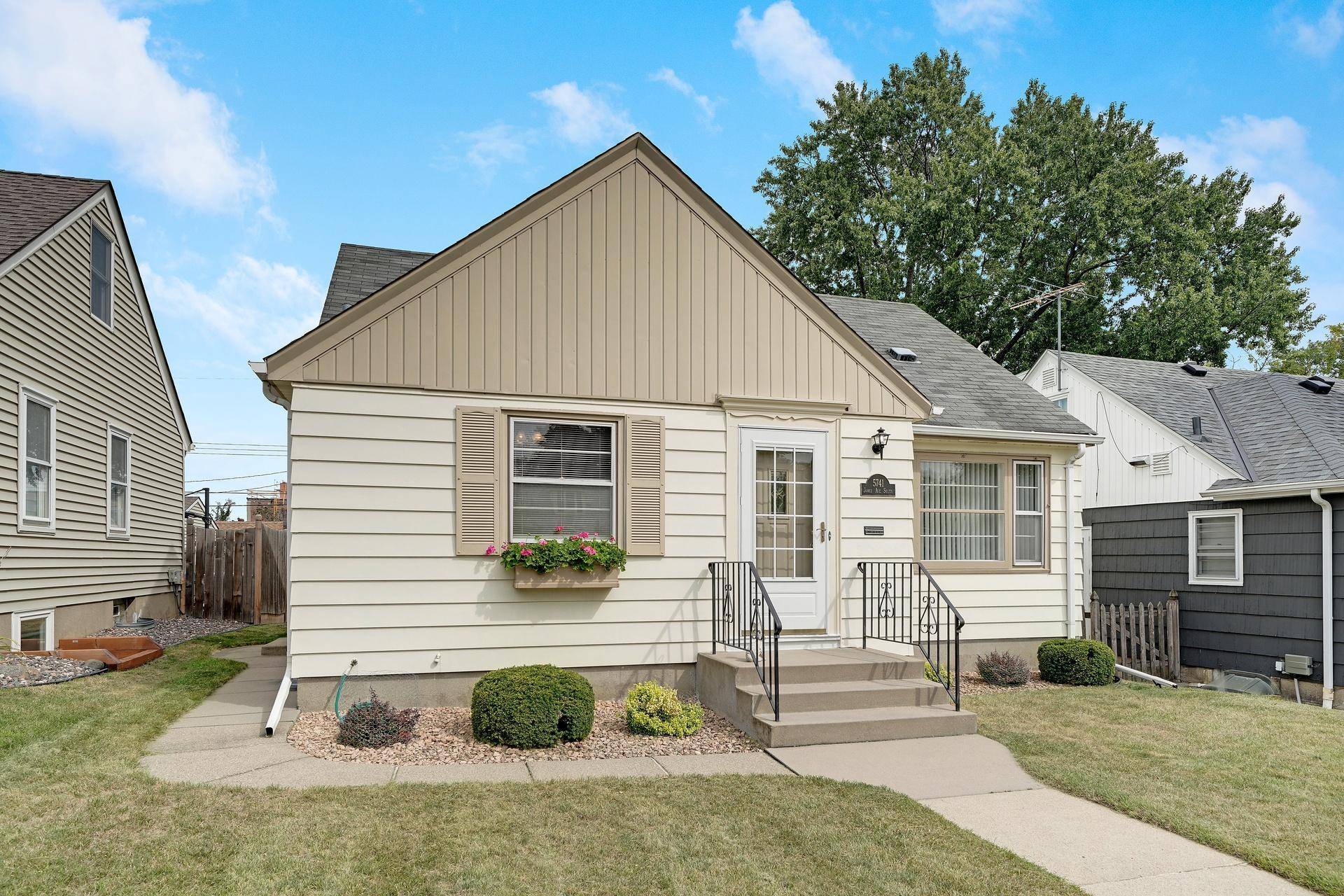 5741 James AVE S, Minneapolis, MN 55419
