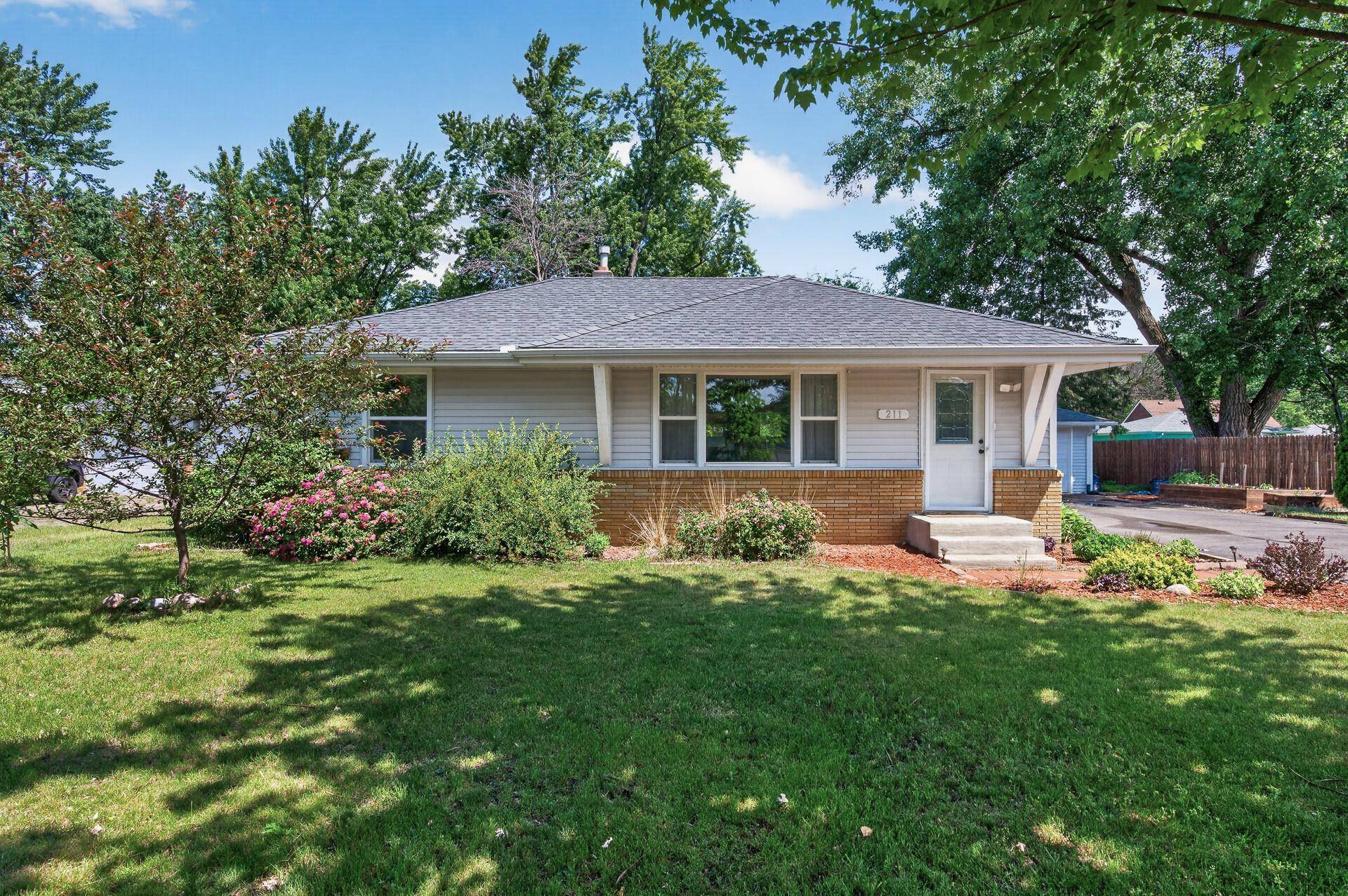 211 92nd AVE NE, Blaine, MN 55434