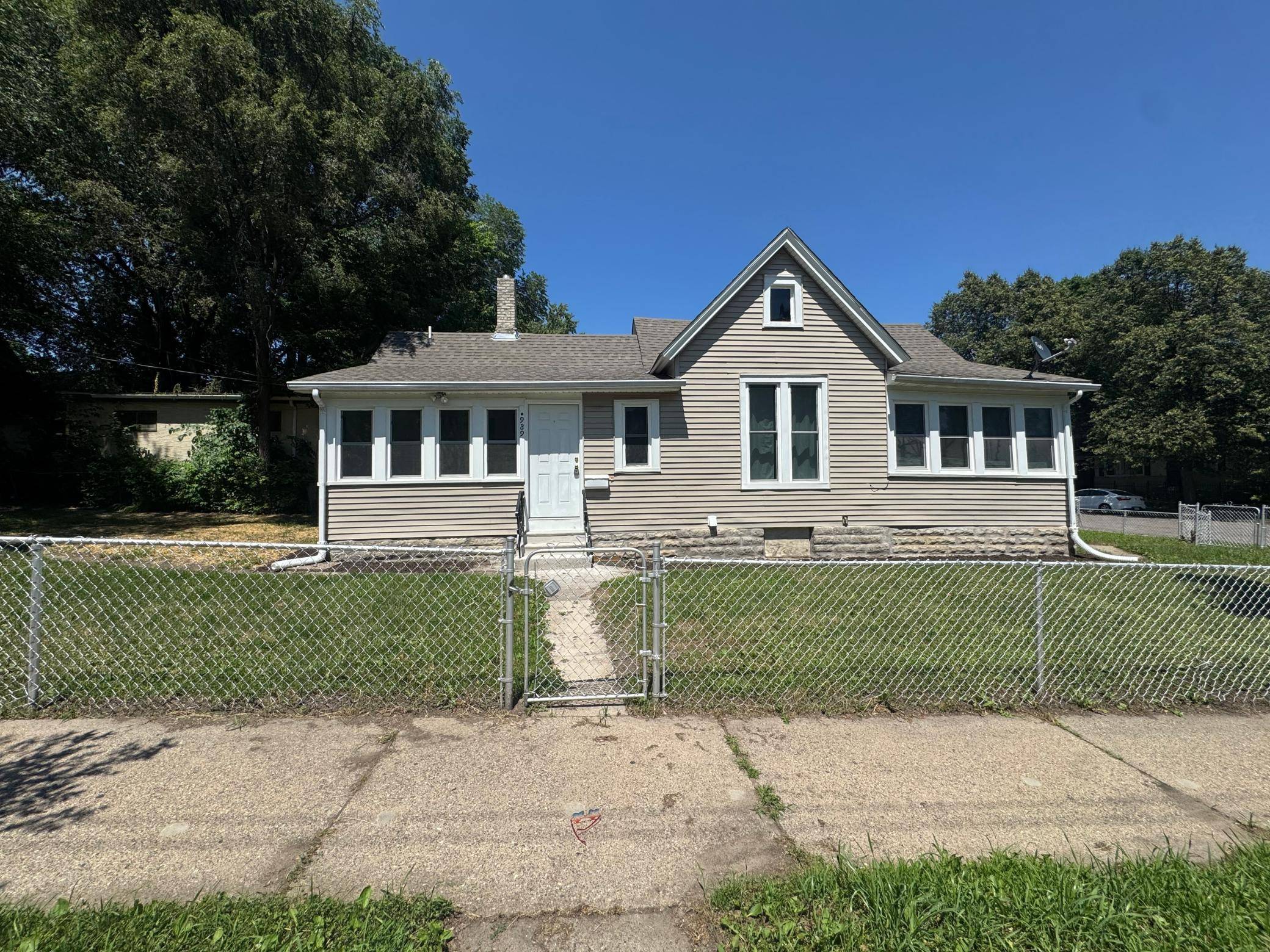 989 Marion ST, Saint Paul, MN 55117