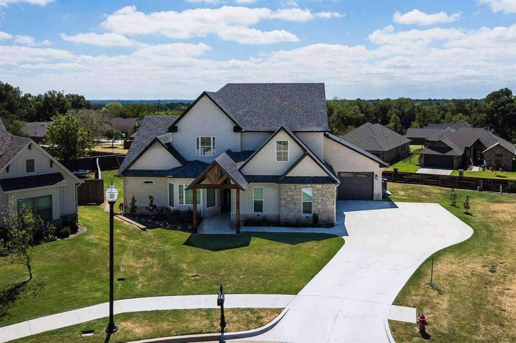 1909 Carleton LN, Shawnee, OK 74804