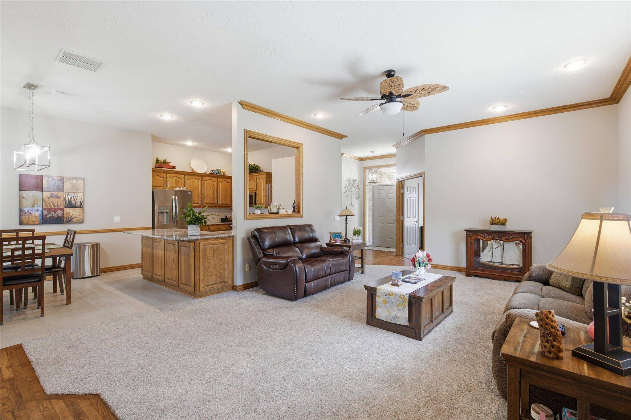 909 E Maplewood ST, Springfield, MO 65807