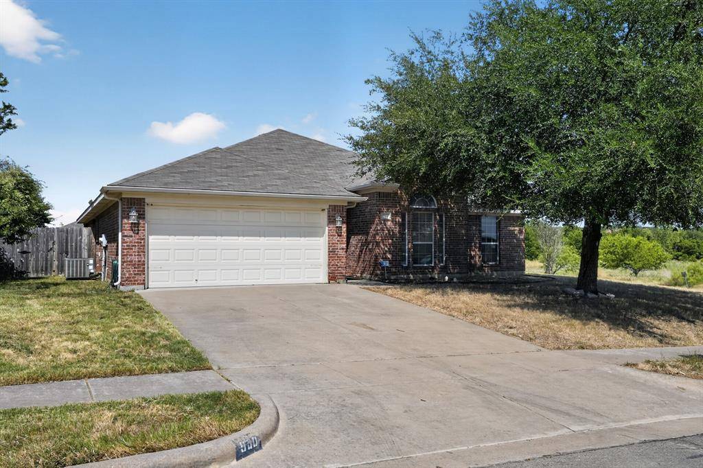 900 Mistflower Avenue, Burleson, TX 76028