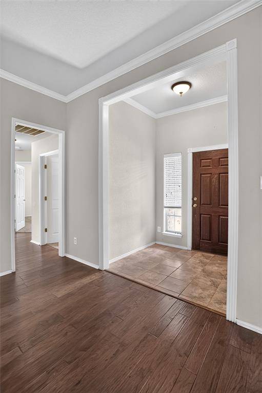 900 Mistflower Avenue, Burleson, TX 76028